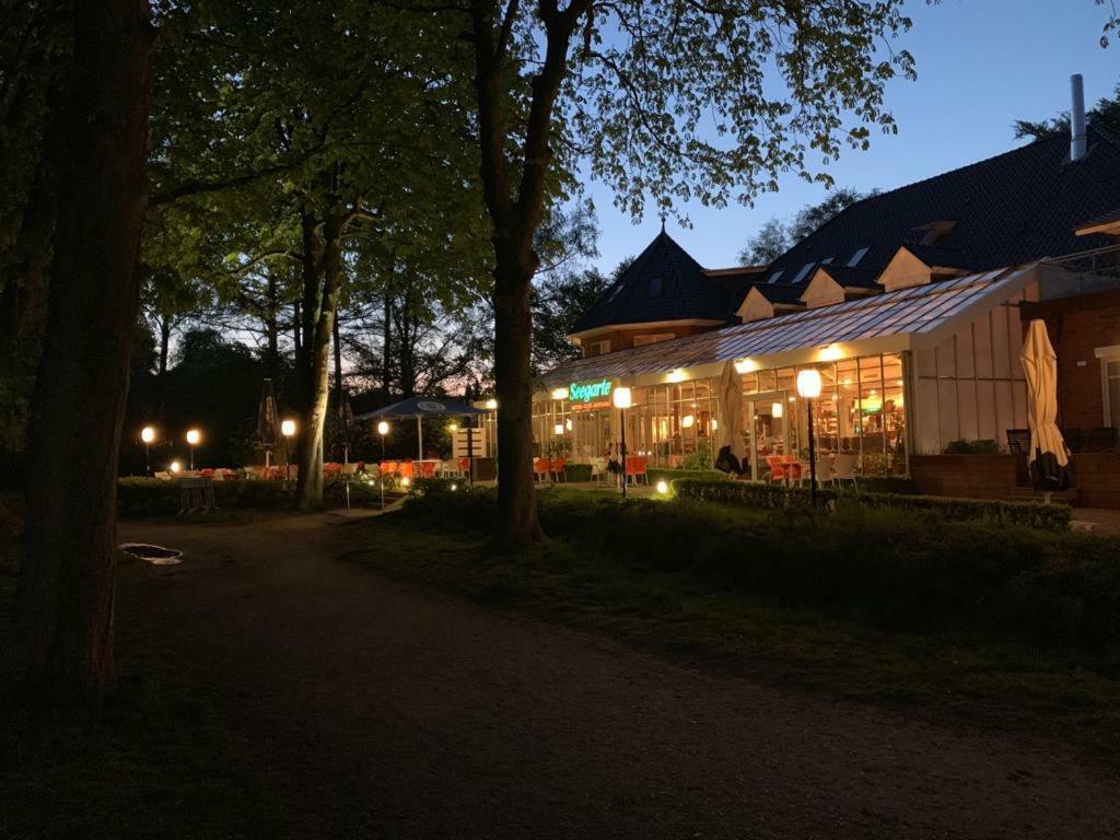 Hotel Seegarten Gmbh Бармштедт Экстерьер фото